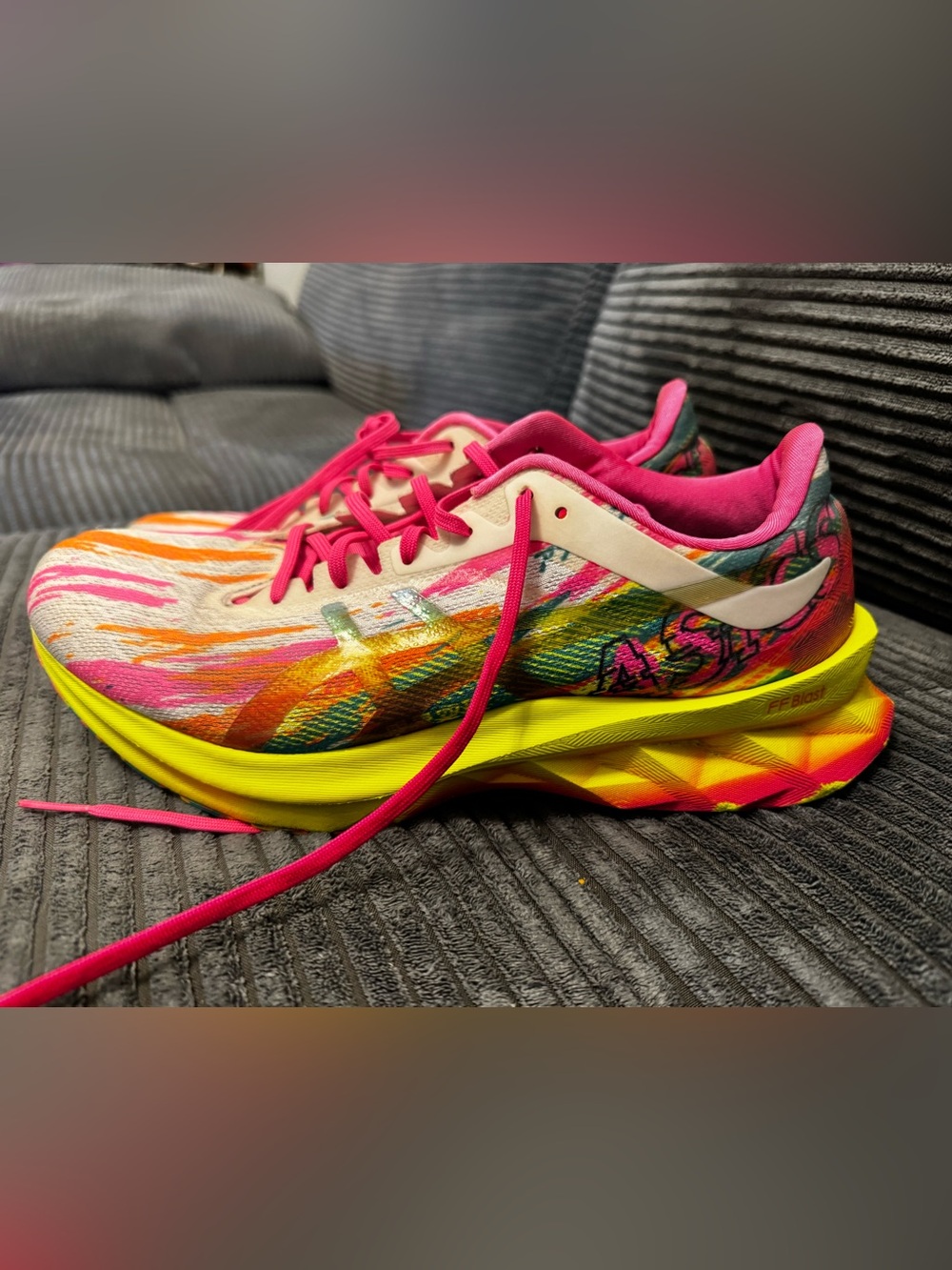 ASICS Novablast Color Injection Pack Running Shoe hot pink/ sour yuzu - Picture 8 of 11